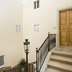 Palazzo De Giorgi לינה וארוחת בוקר 4*