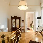 Palazzo De Giorgi 4* לצ'ה