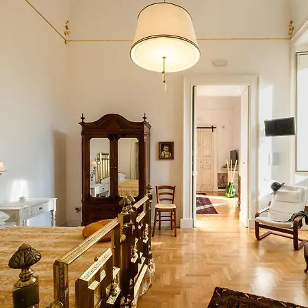 Palazzo De Giorgi 4* לצ'ה